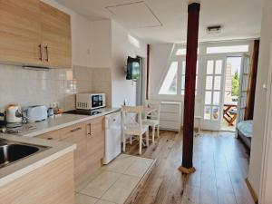 Kuchyňa alebo kuchynka v ubytovaní Balaton Apartman Füred