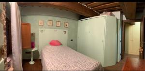 Postel nebo postele na pokoji v ubytování Osteria Del Borgo B&B