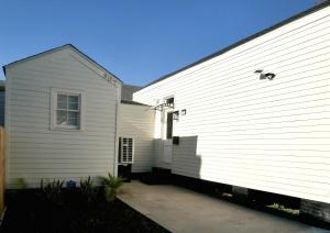 a white building next to a house at Entire Spacious Vacation Home - Close to all City Attractions in New Orleans