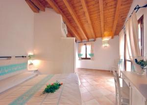 Ein Bett oder Betten in einem Zimmer der Unterkunft Residence with swimming-pool in Vignola Mare