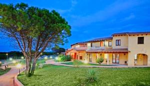 ISA-Residence with swimming-pool in Vignola Mare, apartments with air conditioning and private outdoor area室外花園 +14 張相片