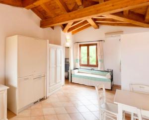 Vignola Mare的住宿－ISA-Residence with swimming-pool in Vignola Mare, apartments with air conditioning and private outdoor area，相簿中的一張相片