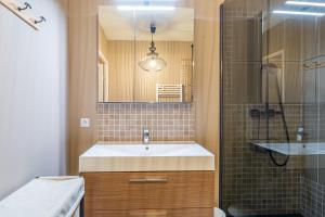 a bathroom with a sink and a shower with a mirror at Luxueux Appartement Design 70m2 Disneyland Paris pour 6pax in Chessy +17 photos