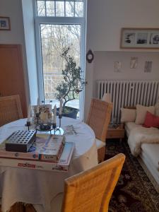 a living room with a table and a couch at Kurpension Parkfrieden in Bad Pyrmont