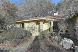 ジョージタウンにあるGeorgetown Trailsの石造りの小さなレンガ造りの家