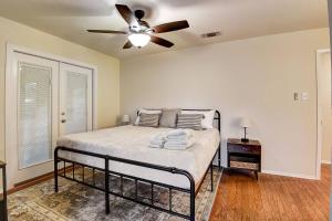 ジョージタウンにあるGeorgetown Trailsのベッドルーム1室(ベッド1台、シーリングファン付) +20枚の写真