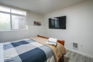 a bedroom with a bed and a flat screen tv at San Francisco Apartment about 5 Mi to Downtown! in San Francisco