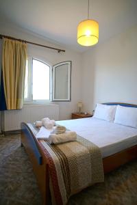 a bedroom with a bed with two towels on it at Seaside House in Ávdhira