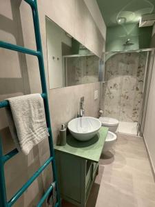 a bathroom with a sink and a toilet at Casa Mozza vicino Firenze in Sesto Fiorentino