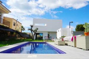 Bazén v ubytování Villa Puerto Blanco con piscina privada AA WiFi nebo v jeho okolí