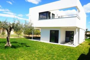 Zahrada ubytování Villa Puerto Blanco con piscina privada AA WiFi