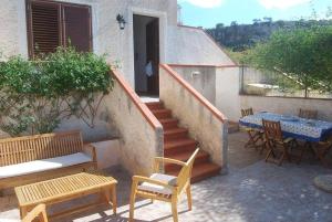 Μπαλκόνι ή βεράντα στο Villetta con giardino