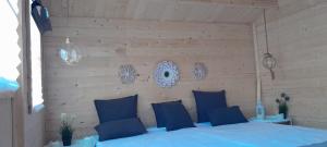 En eller flere senge i et værelse på NATURALEZA ES VIDA + 40 billeder