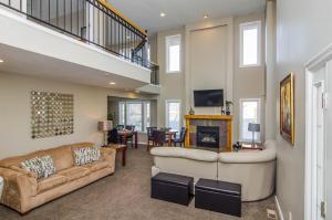 ภาพในคลังภาพของ Union Duplex Cove and Woods in Salt Lake with Hot Tub ในมิดเวล +39 ภาพ