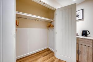 a closet with white walls and a wooden floor at Luxury Studio Rooms, Stockton, Pet Friendly, Wifi 