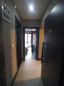 a hallway with a door leading to a bedroom at Ölüdeniz Günlük, haftalık ve aylık apart. in Fethiye