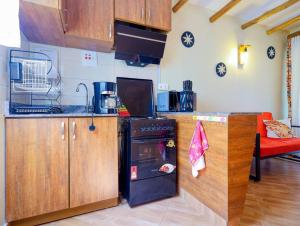 A kitchen or kitchenette at Ivy Homes