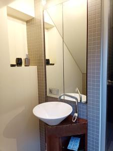 Koupelna v ubytování Old Town Charm One bedroom Spacious Loft Apartment nearby the Livu square