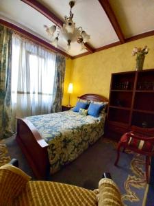 Cama o camas de una habitación en Уютный дом в предгорьях Алматы