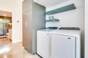 a laundry room with a washer and dryer at Chic Austin Guest Suite 3 Mi to Downtown in Austin