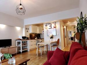 a living room with a red couch and a kitchen at Turku Central Nordic Stylish Cozy flat 50m2 in Turku