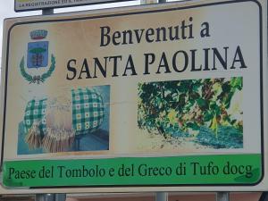 een teken voor een santa padillaarmaarmaarmaarmaarmaarmaarmaarma bij Masseria Marotta in Santa Paolina