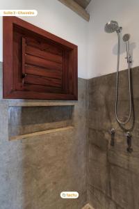 a shower with a wooden cabinet in a bathroom at Vila Oásis no Pontal do Maceió Fortim Vista Mar in Fortim