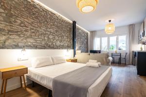 Llit o llits en una habitació de El Patio de la Luna FreshApartments 51 fotos més