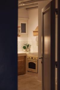Kuchyň nebo kuchyňský kout v ubytování Birdhouse Private Luxury Suite