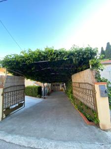 Fotografia z galérie ubytovania Apartment Darija with private pool v destinácii Kaštela
