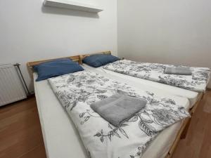 two twin beds in a room at Fantomas Apartments*** TH 32.1 - 3 Bedroom+Living room Apartments in Szombathely