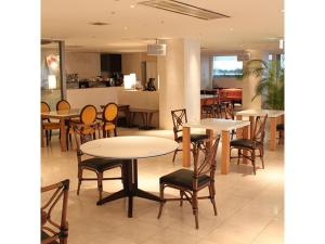 een eetkamer met tafels en stoelen in een restaurant bij Hotel Crystal Palace - Vacation STAY 61208v in Hitachinaka