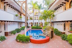 Πισίνα στο ή κοντά στο HOTEL ZAPOTLAN