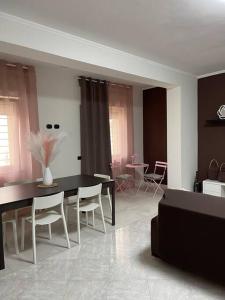Ruang duduk di Pink House: intero appartamento