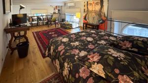 a bedroom with a bed and a painting of a beard at T-Loft in Genova