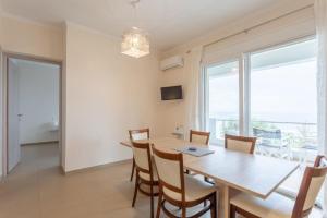 Televízia a/alebo spoločenská miestnosť v ubytovaní Corfu Sea View Villa - Alya