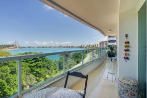 a balcony with a view of the river at Belo Apto Baia do Pontal BCL402 in Ilhéus