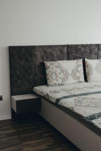 Postel nebo postele na pokoji v ubytování Apartment Panorama Gjakove
