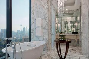 Koupelna v ubytování The St. Regis Kuala Lumpur