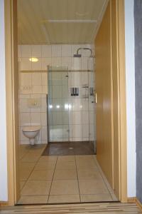 Koupelna v ubytování Ferien im Sauerland ( barrierefreie Wohnung ) + 15 fotografií