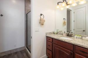 Imagine din galeria proprietății Luxury Downtown Rental - La Dolce Vita Villa #3 în Moab +17 fotografii