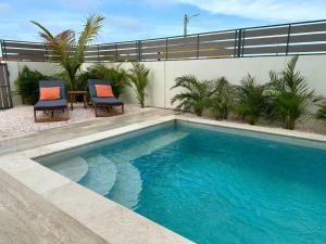 Villa Kiwi 3 min to the Beach with Private Magnesium Pool & Dive Rinse Tank内部或周边的泳池