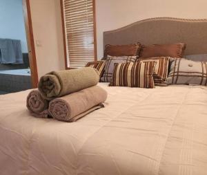 Легло или легла в стая в Premium Affordable Open Concept Waterfront Villa