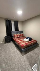 Ένα ή περισσότερα κρεβάτια σε δωμάτιο στο Luxurious 4BR Villa - 2 Master Bedrooms Ensuite!