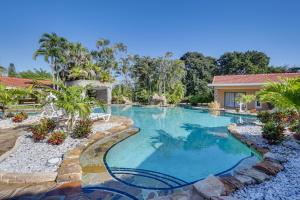 Hồ bơi trong/gần Spacious Villa in Coral Springs with Pool and Hot Tub!