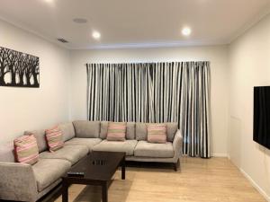 Posezení v ubytování Flat Bush Private Ensuite
