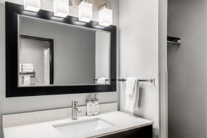 Koupelna v ubytování Garner Hotel Auburn - Seattle by IHG