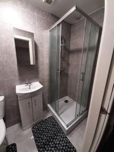 Ein Badezimmer in der Unterkunft Exclusive Self-contained flat in Middlesbrough