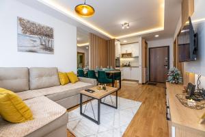 Khu vực ghế ngồi tại Magic Mountain Apartment Zlatibor