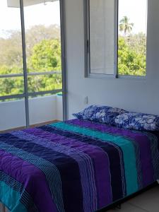 Ένα ή περισσότερα κρεβάτια σε δωμάτιο στο APARTAMENTO EN SAN JERONIMO CITADELA DI AQUA +26 φωτογραφίες